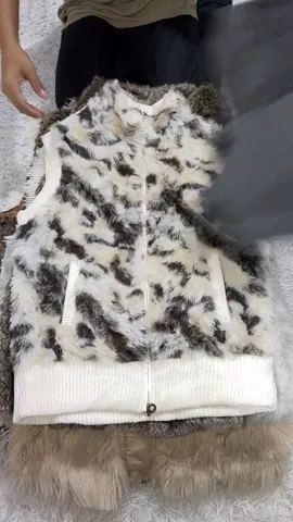Aesthetic Fur Vests - 10 pcs - 01/10/24