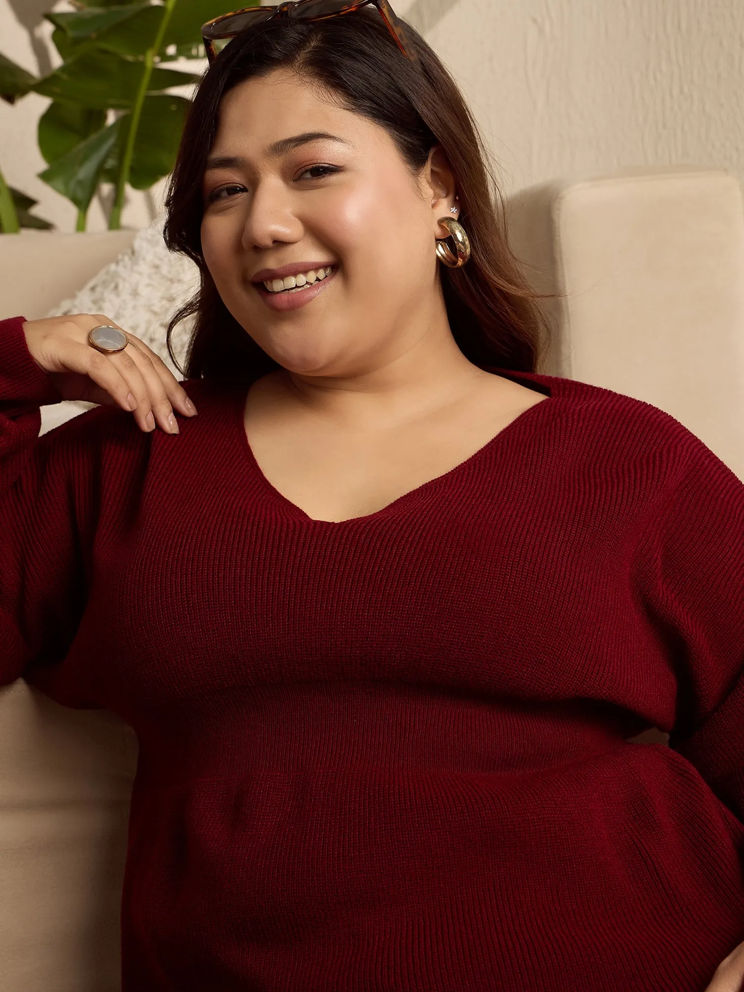 Berrylush Curve Women Solid Maroon V-Neck Drop-Shoulder Acrylic Curved Hem Peplum Pullover